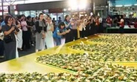 Bàn salad lớn nhất Việt Nam xác lập kỷ lục từ thực phẩm Tick xanh