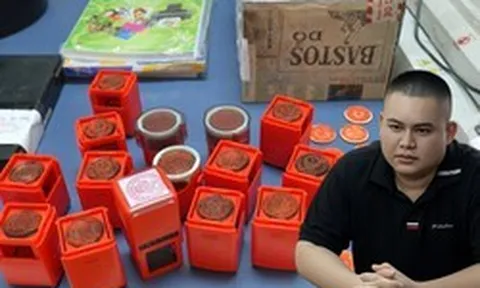 Bắt Nguyễn Hữu Chí SN 1996, khám xét nơi ở, thu nhiều con dấu, giấy tờ