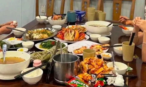 Xử phạt nhà hàng bán bữa ăn hải sản hơn 27 triệu đồng ở Quảng Ninh