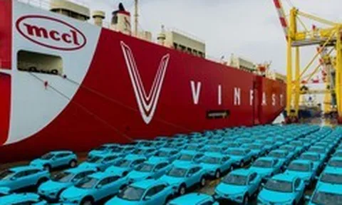 Khoảnh khắc 5.000 xe điện VinFast đồng loạt lên tàu quốc tế, xuất cảng sang thị trường châu Âu
