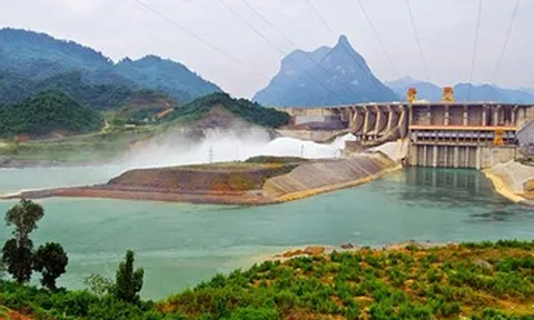 Hồ thủy điện Tuyên Quang mở cửa xả đáy, cảnh báo khẩn vùng hạ du