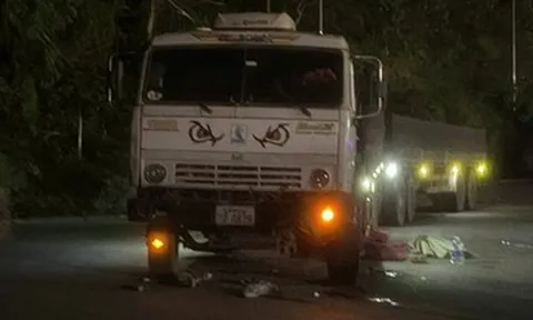 Ô tô đầu kéo tông xe đạp điện, nữ sinh 14 tuổi tử vong