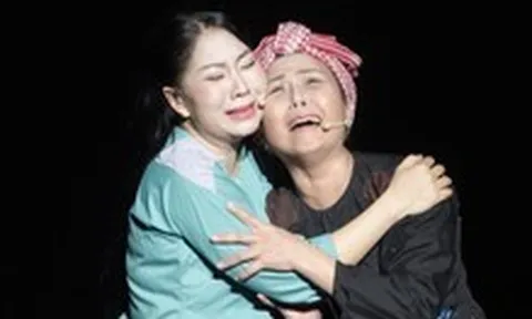Vở cải lương Tiếng hò sông Hậu diễn phục vụ kỷ niệm Ngày Thương binh - Liệt sĩ tại An Giang