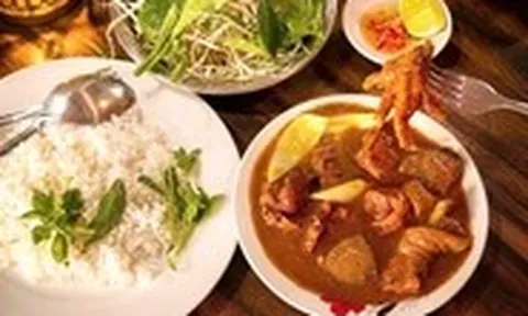 ‘Mai em xuống Sóc Trăng, nhớ dặn quán chừa em dĩa cà ri gà, chân rút xương’