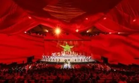 Vingroup tặng 50% giá vé show Đất nước thiên hùng ca