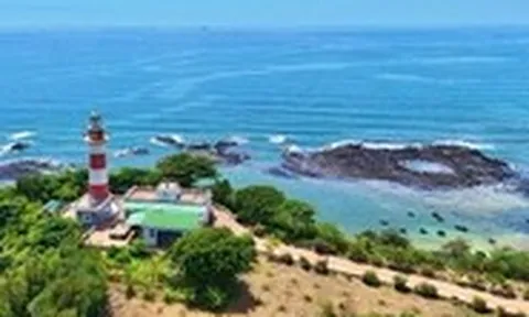 Tuyệt tác miệng núi lửa cổ cạnh hải đăng Ba Làng An