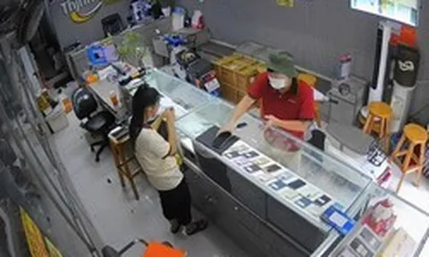 Vụ cướp táo tợn tại tiệm điện thoại: Gia đình đưa Huỳnh Tấn Huỳnh SN 1998 đến đầu thú, giao nộp 2 iPhone 16 Pro Max