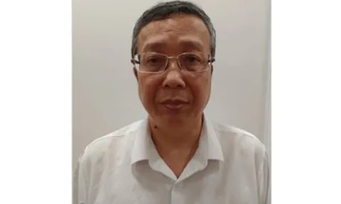 Khởi tố, bắt tạm giam Thứ trưởng Bộ Nông nghiệp và Môi trường Hoàng Trung