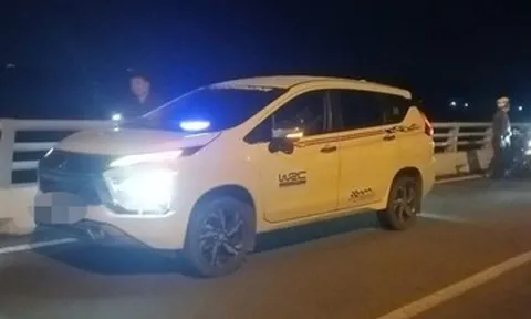 Bỏ lại ô tô cùng ví tiền trên cầu, nam tài xế mất liên lạc