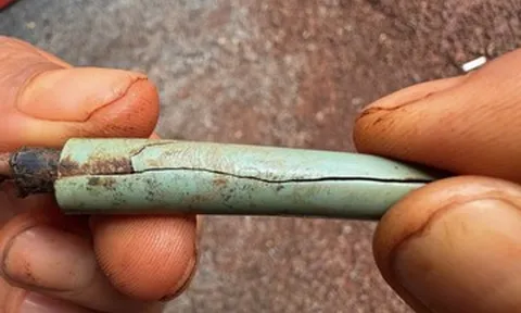 Phát hiện cây bút khắc tên 'Văn Chín' bên hài cốt liệt sĩ ở Đồng Nai