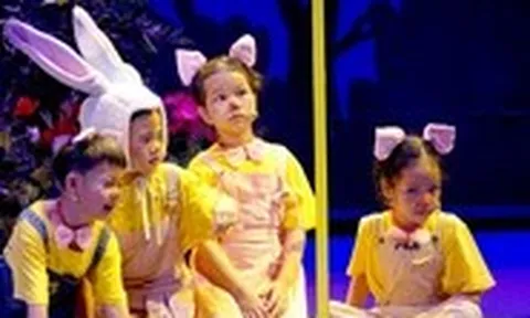 Hóa thân thành Thánh Gióng, những nhân vật ngộ nghĩnh trên sàn kịch