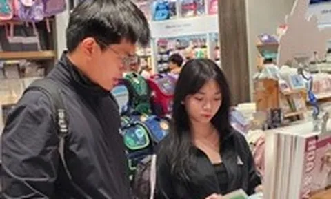 Cuộc chiến cân não của phụ huynh trước mùa tựu trường