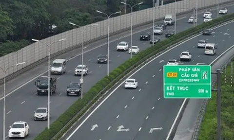 Làn trái cao tốc chỉ để vượt: Chạy đúng tốc độ tối đa vẫn phải nhường đường?