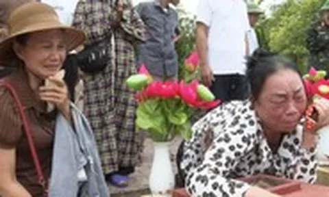 56 năm đi tìm cha và tia hy vọng từ tấm nhôm khắc tên 'Đinh Xuân Tình' trong mộ liệt sĩ