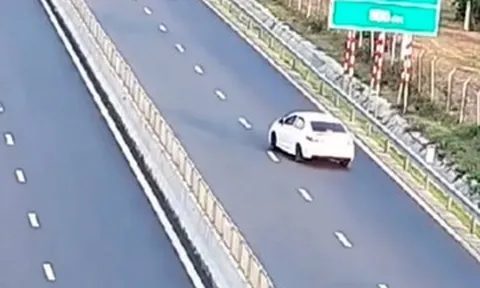 Camera ghi lại cảnh nữ tài xế lùi xe trên cao tốc Vĩnh Hảo - Phan Thiết