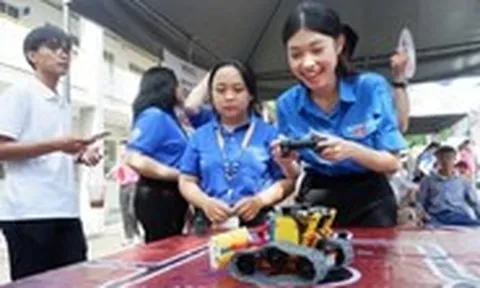 Hàng ngàn bạn trẻ hào hứng trải nghiệm Ngày hội 'Chuyển đổi số - Chuyển động xanh'