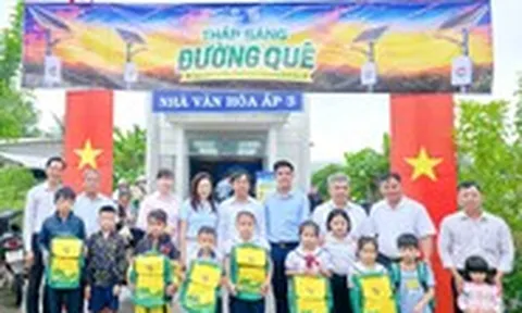 Phân bón Cà Mau khoác ‘áo mới’ cho những con đường quê