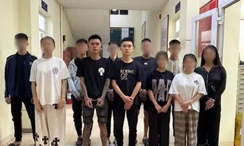 Khởi tố vụ án nhóm người dùng dao, kiếm hỗn chiến tại quán ăn ở Hà Nội