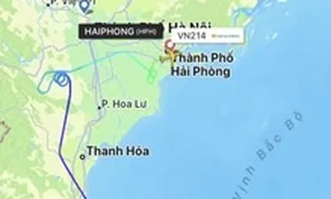 Mưa dông khiến hàng chục chuyến bay không thể hạ cánh xuống Nội Bài, có chuyến bay về Cát Bi