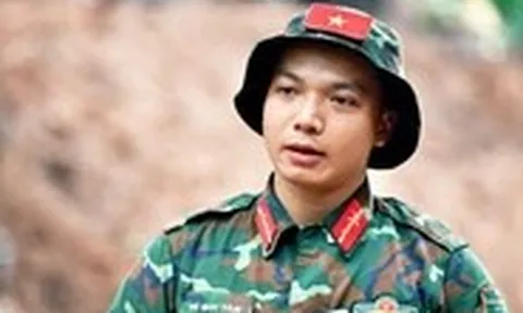 Chiến sĩ trẻ tìm kiếm hài cốt liệt sĩ tại công viên Lê Thị Riêng: 'Nhiệm vụ thiêng liêng'