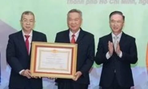Ngành điện TP.HCM được trao Huân chương Lao động hạng Ba vì thành tích xuất sắc đột xuất xây dựng thành phố