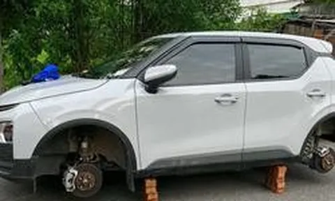 Công an Hà Nội xác minh ô tô đỗ ở khu đô thị bị trộm mất 2 bánh xe