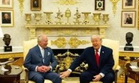 Chiêm ngưỡng Phòng Bầu dục dát vàng của Tổng thống Mỹ Donald Trump