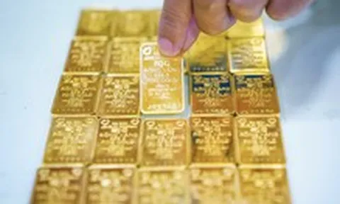 Đọc nhanh 7-8: Giá dầu lại tăng mạnh; giá vàng hôm nay biến động ra sao?