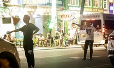 Hàng rong, chèo kéo du khách, lừa đảo du lịch ngày càng tinh vi, TP.HCM siết quản lý