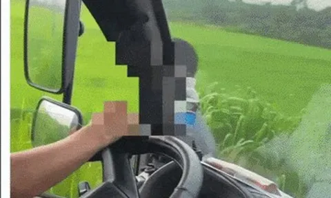 Xin vượt không được, tài xế chặn đường đánh chảy máu mũi người khác