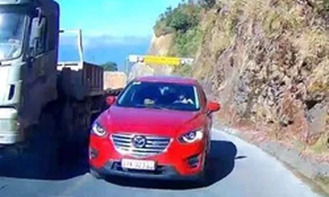 Đề xuất cấm tuyệt đối mượn làn ngược chiều để vượt xe trên Quốc lộ 6