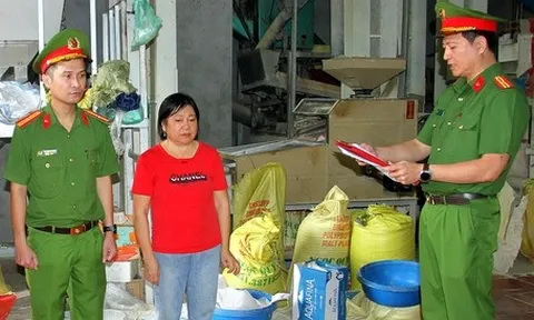 Khởi tố giám đốc công ty và chủ cửa hàng bán gạo 'nhái' Séng Cù Mường Khương