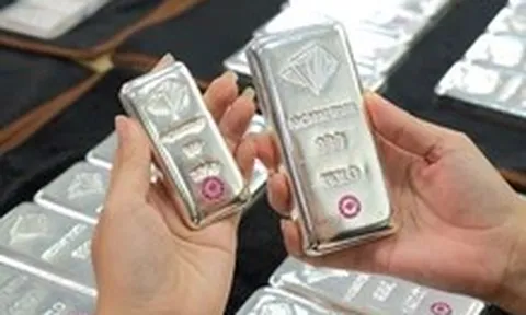 Đọc nhanh 10-8: Giá dầu đi lên, giá bạc bứt hơn 10% trong một tuần
