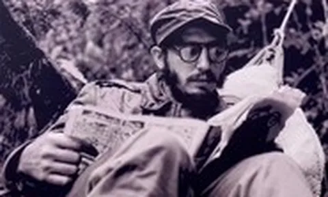 Những hình ảnh quý từ Cuba, Chủ tịch Fidel Castro chặt mía, đọc sách giữa núi rừng