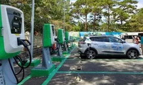 Bộ Công Thương đề xuất nhiều quy chuẩn 'siết' chất lượng với trụ sạc, trạm sạc xe điện
