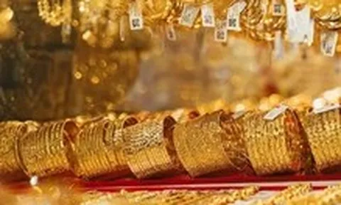 Đọc nhanh 11-8: Dầu Brent vọt lên gần 88 USD/thùng, vàng và bạc đồng loạt bứt phá