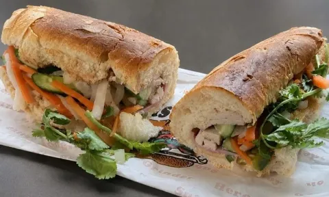 Quán Việt ở Mỹ ghi điểm với bánh mì, cà phê sữa
