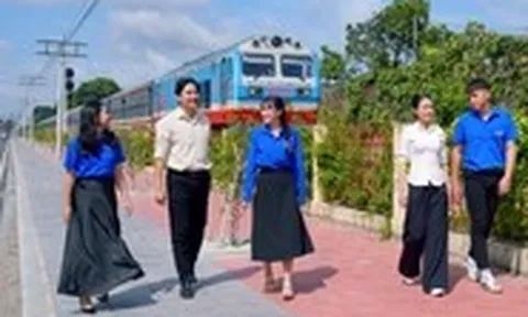 Đường tàu - đường hoa, điểm nhấn xanh của tuổi trẻ Dĩ An