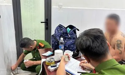 50 cán bộ, chiến sĩ công an xuyên đêm kiểm tra cơ sở kinh doanh karaoke, lưu trú