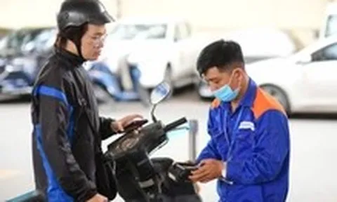 Giảm giá xăng từ 15h ngày 13-8, E10RON95 còn hơn 22.100 đồng/lít