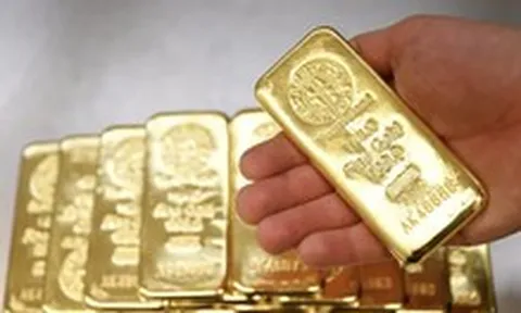 Đọc nhanh 14-8: Giá dầu giảm sâu, giá vàng lại rời xa mốc 4.400 USD