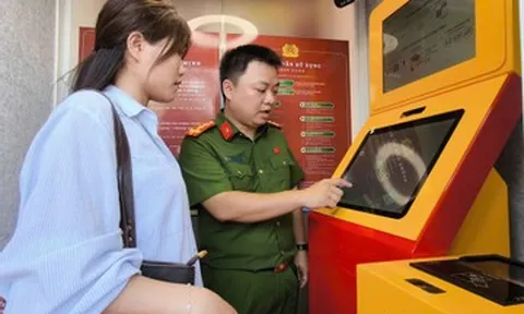 Lần đầu tiên có 'Trạm Cảnh sát thông minh' đặt ở ven hồ Hoàn Kiếm
