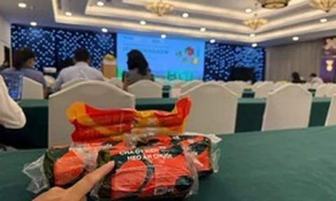 Bầu Đức tặng quà đặc biệt: Chả ớt xiêm heo ăn chuối và chả thủ heo ăn chuối