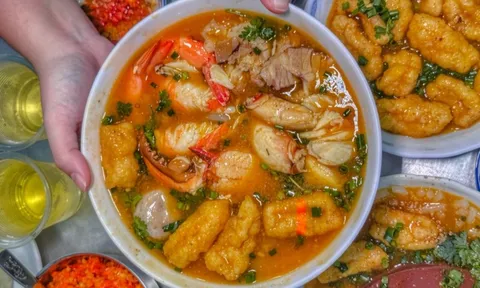 Bánh canh cua trong hẻm TP.HCM tăng giá lên 400.000 đồng/tô