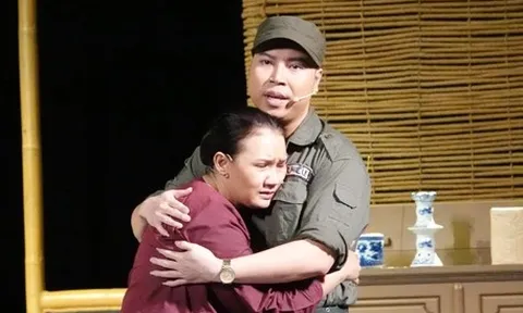 Con gái nhà thơ Phan Vũ nói về hình ảnh thanh gươm trong vở Thanh gươm và bà mẹ