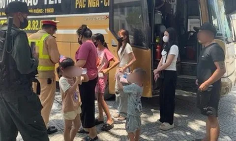 Ô tô 19 chỗ nhồi nhét khách, chở lên 67 người