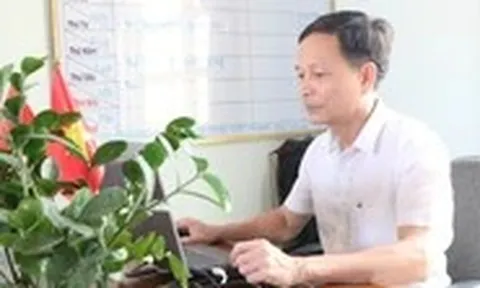 Vượt mọi khó khăn, thầy hiệu trưởng đưa chuyển đổi số lên trường rẻo cao