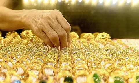 Tối nay giá vàng tăng mạnh, hướng đến ngưỡng 4.500 USD/ounce