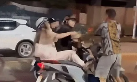 Công an truy tìm người đàn ông hành hung nam thanh niên ở Hà Nội