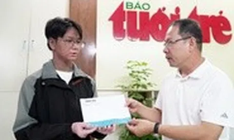 Trao ngay học bổng đặc biệt 50 triệu đồng cho tân sinh viên 24 tuổi đời tràn ngập nỗi đau